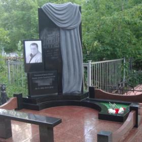 Памятник е133
